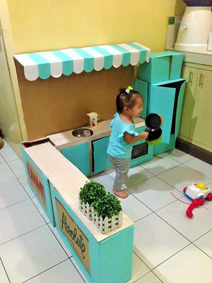 DIY-Play-Kitchen-Made-of-boxes-03