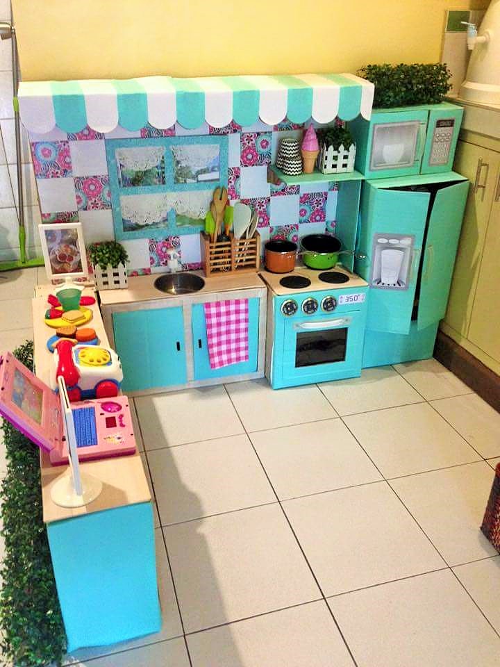 DIY-Play-Kitchen-Made-of-boxes-04