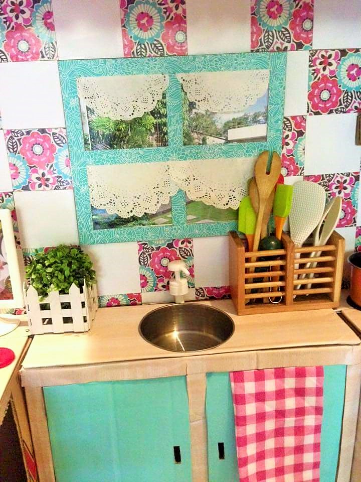 DIY-Play-Kitchen-Made-of-boxes-06