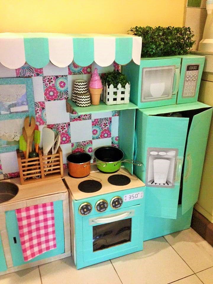 DIY-Play-Kitchen-Made-of-boxes-07