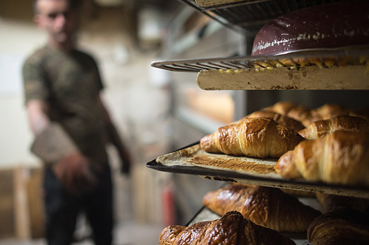 Parisian Baker Sells Bakery for 1€ to Homeless Man