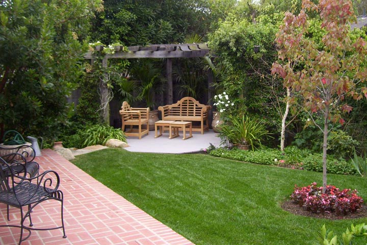 Backyard Landscape Ideas with Natural Touch