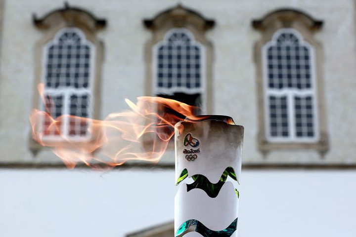 Man tries to put out Olympic flame with fire extinguisher