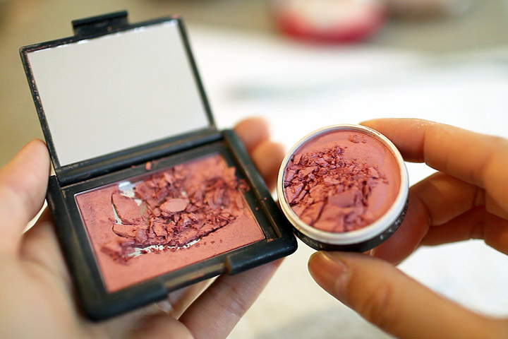 Makeup Tips – How to Fix Broken Blush